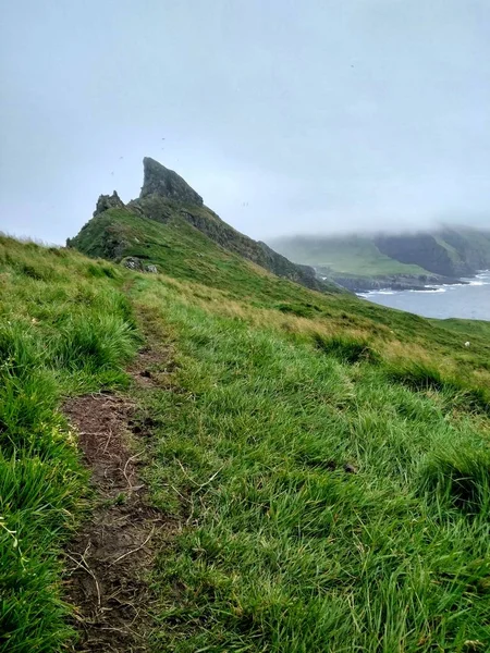 Grüne Klippe Auf Der Insel Mykines — Stockfoto