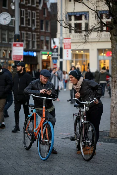 Amsterdam, holland, montag 2 dezember 2019 ansicht des zentrums hallo — Stockfoto