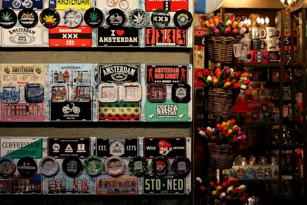 Amsterdam, Holland, Monday 2 December 2019: Souvenir shops macro — ストック写真