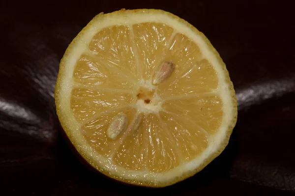 Lemon Owoce Cięte Centrum Zamknąć Tło Wysokiej Jakości — Zdjęcie stockowe