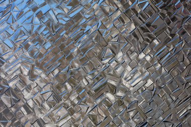 Küpler ve üçgenlerle dekore edilmiş arka plan yüksek kaliteli pencereler