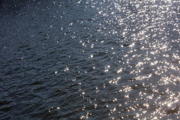 Ηλιακό Φως Αντανάκλαση Στο Νερό Κύματα Μακροεντολή Φόντο Υψηλής Ποιότητας — Φωτογραφία Αρχείου