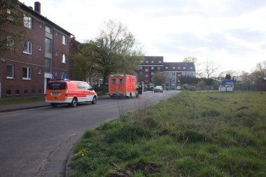 Dorsten, Almanya, 1 numaralı ambulans arka planda yüksek kaliteli parmak izleri alabilir