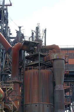 Terk edilmiş eski sanayi bölgesi manzara parkı Duisburg yüksek kaliteli arka plan baskısı