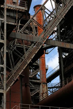 Terk edilmiş eski sanayi bölgesi manzara parkı Duisburg yüksek kaliteli arka plan baskısı