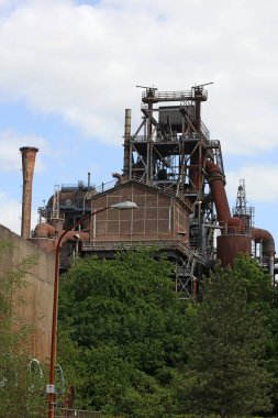 Terk edilmiş eski sanayi bölgesi manzara parkı Duisburg yüksek kaliteli arka plan baskısı