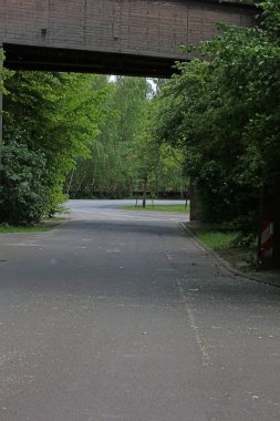 Terk edilmiş eski sanayi bölgesi manzara parkı Duisburg yüksek kaliteli arka plan baskısı