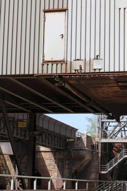 Terk edilmiş eski sanayi bölgesi manzara parkı Duisburg yüksek kaliteli arka plan baskısı