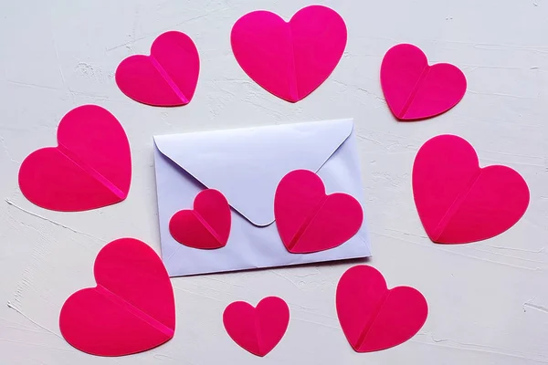 Valentines day background. Envelope with pink hearts on a white background. Love letter Hearts Romance Lovey-Dovey — Stock Photo, Image