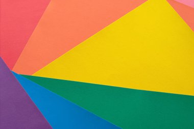 Rastgele düzenlenmiş kırmızı, turuncu, sarı, mavi, yeşil ve mor elementlerin soyut ve renkli arkaplanı