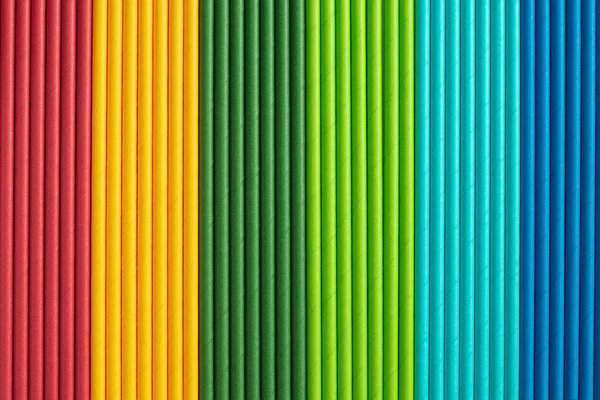 Абстрактный и разноцветный фон чередующихся полос красного, желтого, синего, синего, зеленого и светло-зеленого цветов. Хром — стоковое фото