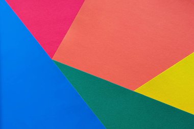 Rastgele düzenlenmiş kırmızı, turuncu, sarı, mavi, yeşil ve mor elementlerin soyut ve renkli arkaplanı.