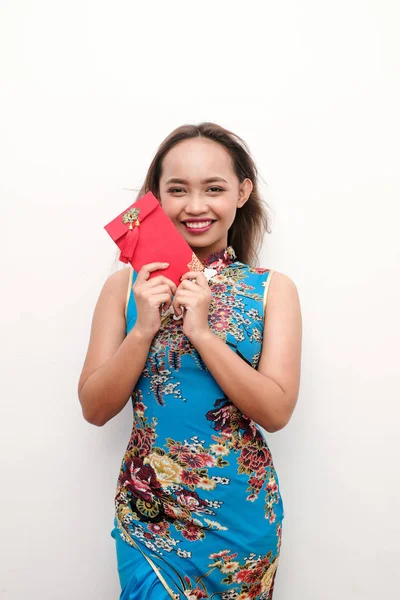 Ung Kvinna Bär Traditionell Blå Qipao Eller Cheongsam Firar Kinesiska — Stockfoto