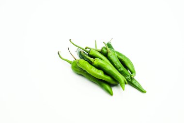Yeşil Chili veya biber veya Capsicums, izole edilmiş beyaz arka planda çekimler.