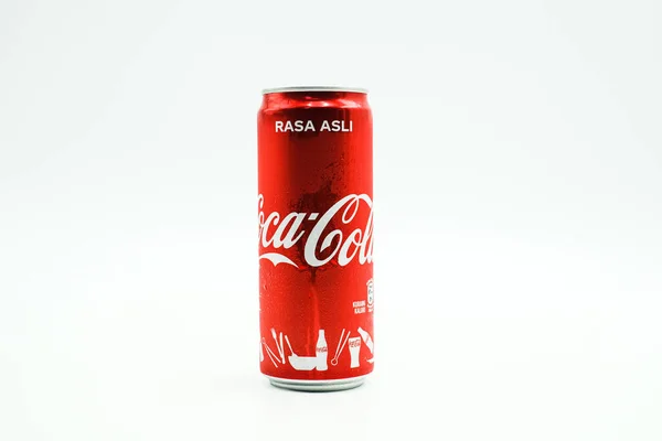 Sabah Malásia Maio 2020 Latas Coca Cola 245Ml Pequenas Tiros — Fotografia de Stock