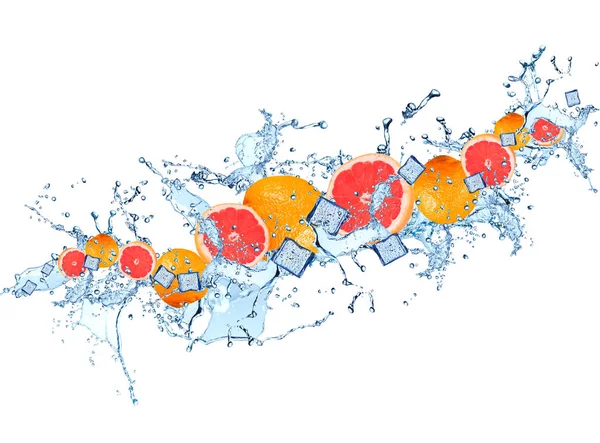 Salpicadura de agua con frutas —  Fotos de Stock