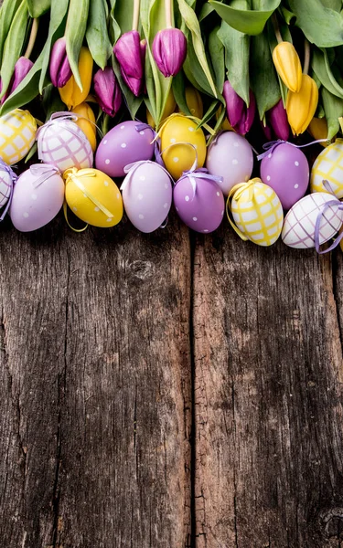 Easter concept on plank — Stock Photo, Image