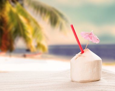 Yaz konsepti, parmak arası terlik, yaz sahilde yaz aksesuarları