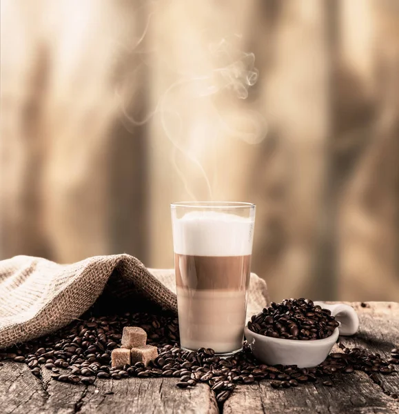 Kaffeeklatsch Auf Einem Holztisch Dunkler Hintergrund — Stockfoto