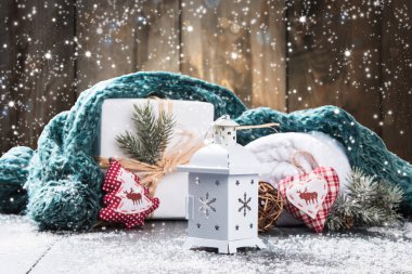 Noel dekorasyonu. Kutlama topu ve diğer dekorasyon. 