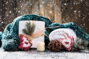 Noel dekorasyonu. Kutlama topu ve diğer dekorasyon. 