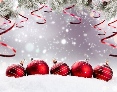 Noel dekorasyonu. Kutlama topu ve diğer dekorasyon. 