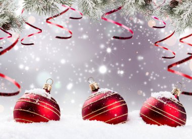 Noel dekorasyonu. Kutlama topu ve diğer dekorasyon. 