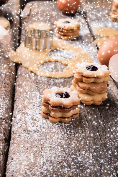 Weihnachtsplätzchen Süßigkeiten Auf Dem Holztisch Urlaubsbraten Hintergrund Der Feierlichkeiten — Stockfoto