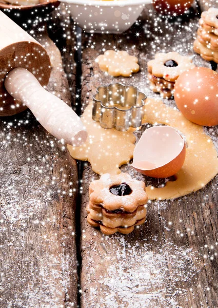 Kerstkoekjes Snoepjes Houten Tafel Vakantie Gebraden Viering Achtergrond — Stockfoto