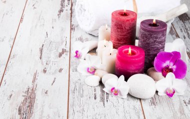 spa masaj ayarı, lavanta ürün, ahşap arka plan üzerinde yağ, Vlaentine gün arka plan