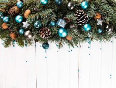 Noel kompozisyon, Noel dekorasyon, ribbot, çam kozalağı, ahşap masa üzerinde çam, Düz yatıyordu, kopya alanı, metin için boş alan