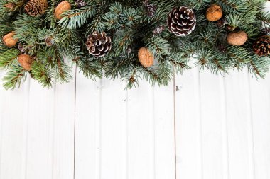 Noel kompozisyon, Noel dekorasyon, ribbot, çam kozalağı, ahşap masa üzerinde çam, Düz yatıyordu, kopya alanı, metin için boş alan