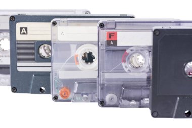 Arka arkaya eski kasetler