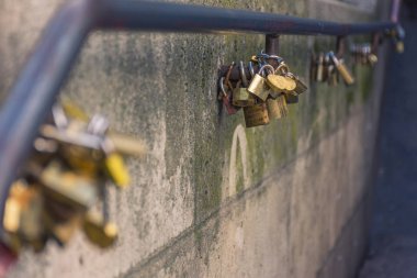 Merdivenlerde aşk kilitleri