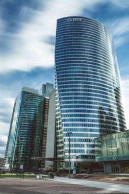 La Defense 'daki Edf kulesi.