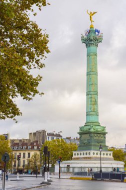 Bastille Meydanı ve Anıt