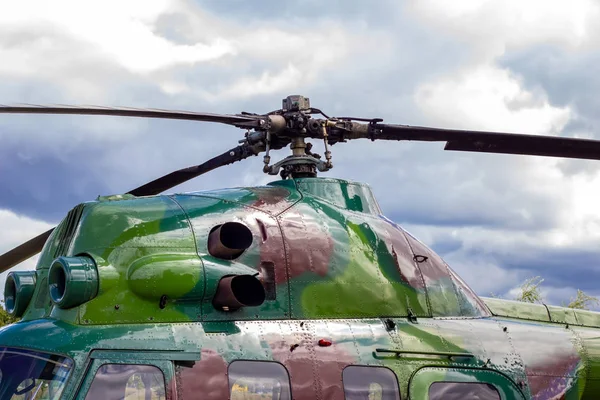 Groene Militaire Helikopterbladen Blauwe Lucht Achtergrond — Stockfoto
