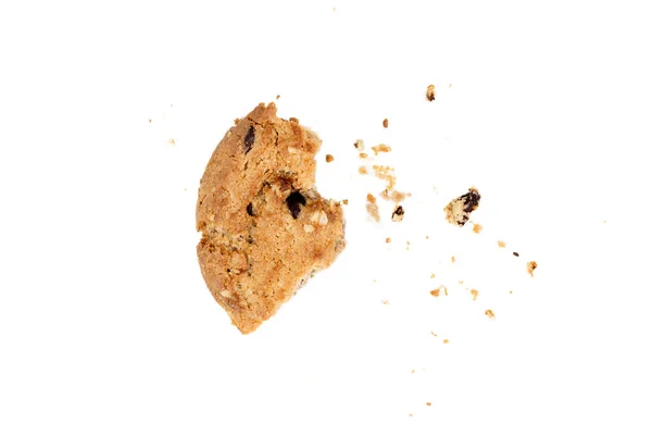 Närbild Choklad Chip Cookie Bitar Med Smulor Isolerade Vit Bakgrund — Stockfoto