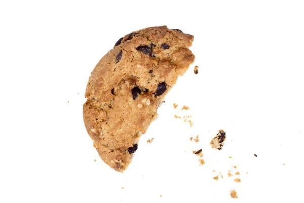 Närbild Choklad Chip Cookie Bitar Med Smulor Isolerade Vit Bakgrund — Stockfoto