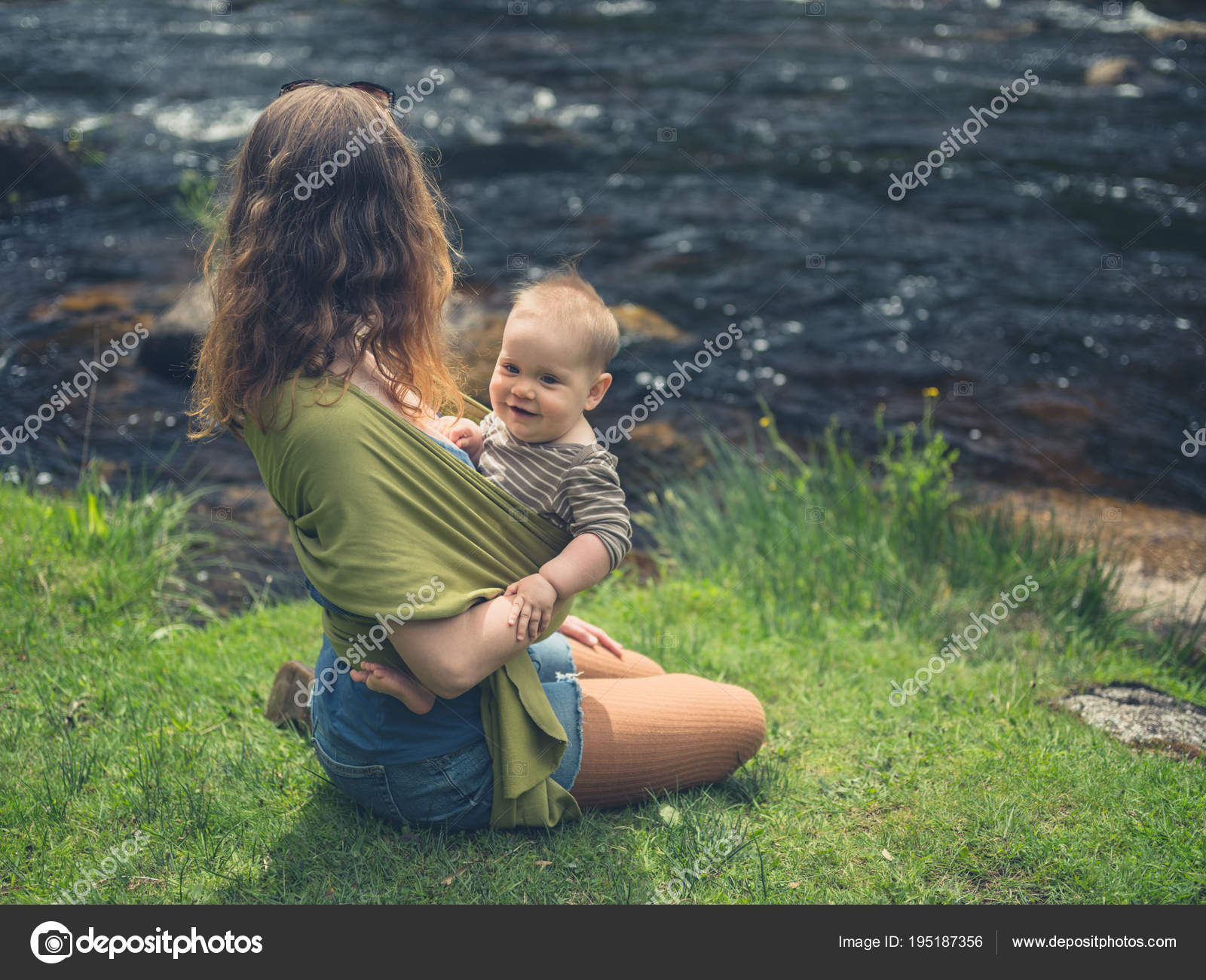 Mursten Ambitiøs gennembore Young Mother Her Baby Sling River Nature Stock Photo by ©lofilolo 195187356