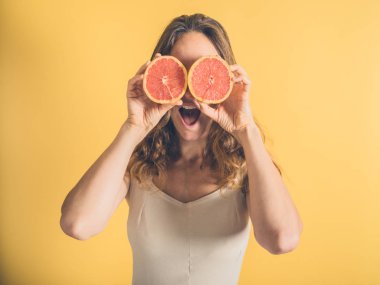 Aptal kadın greyfurt dürbün