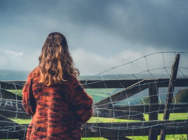 Kapı ve çit kırsal kadın