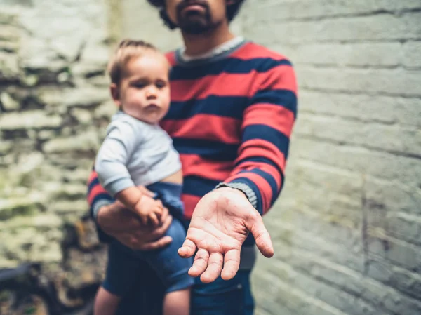 Man begging with baby outside — Stock Photo, Image