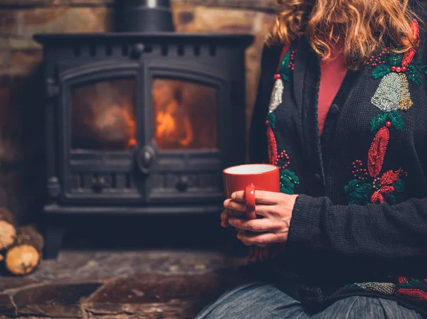 Young Woman Wearing Christmas Jumper Sitting Fire Mug Her Hand — Stock Photo, Image