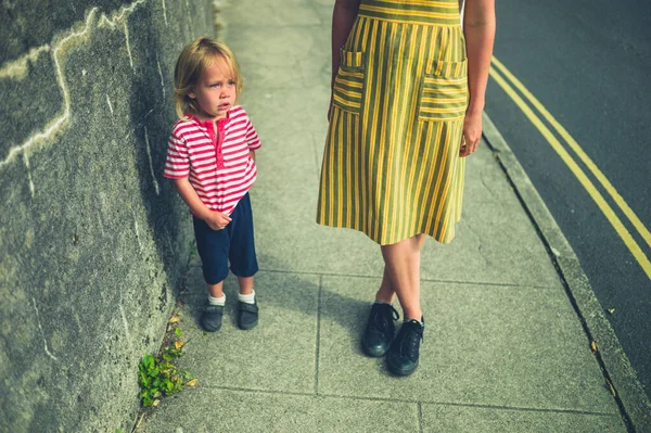 Young Mother Her Toddler Walking Street Wall Summer — Stock Photo, Image