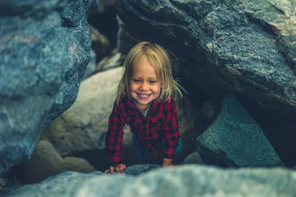 Petit Bambin Explore Gros Rochers — Photo