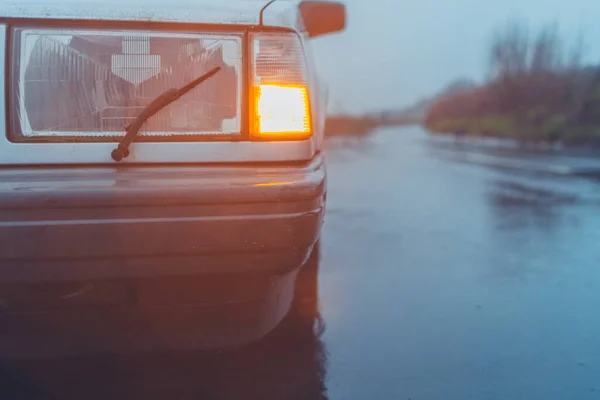 Headlights Broken Car Roadside Rainy Day — Stock Photo, Image