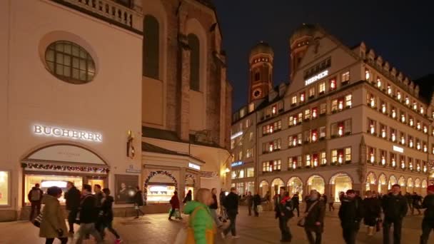 Múnich Alemania Diciembre 2015 Vista Edificios Con Iluminación Festiva Gente — Vídeo de stock