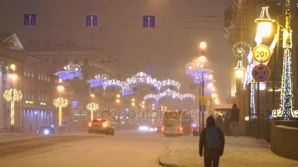 Vista Decoração Edifícios Festivos Pessoas Ambulantes Carros Movimento — Vídeo de Stock