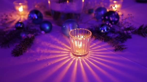 Décoration Soirée Avec Bougies Cônes Pin Boules Noël — Video